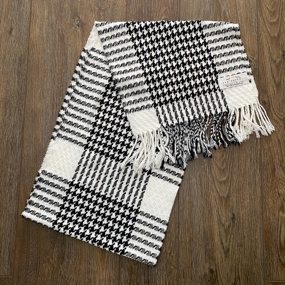 Royal Quality Accessories - Royal Quality cashmere houndstooth scarf
